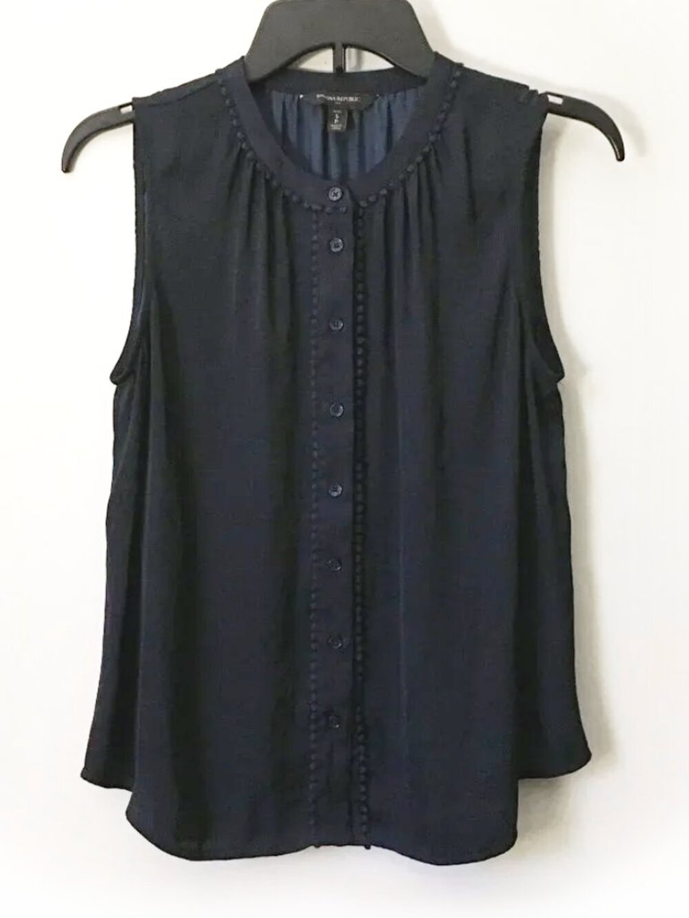 Banana Republic Dark Navy Blue Pleated Sleeveless Button Down OfficeSiren Blouse
